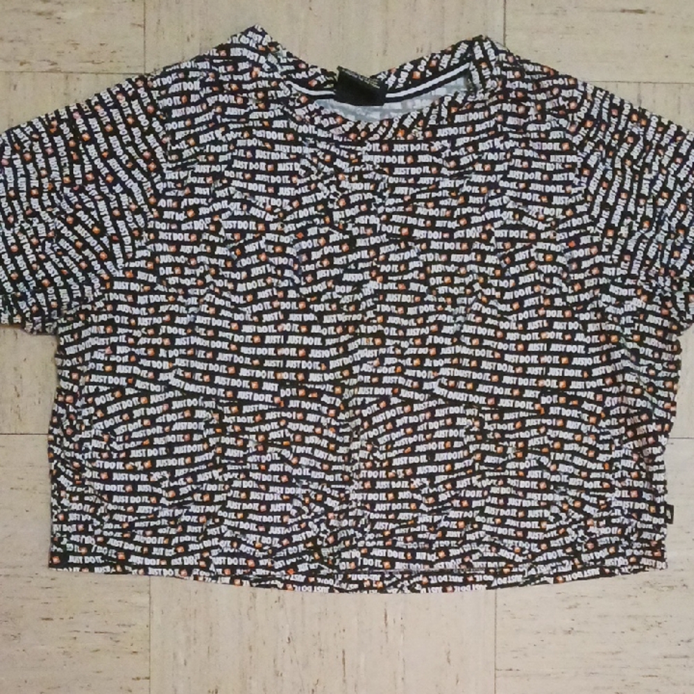 Nike Black and White Graphic Crop T-Shirt